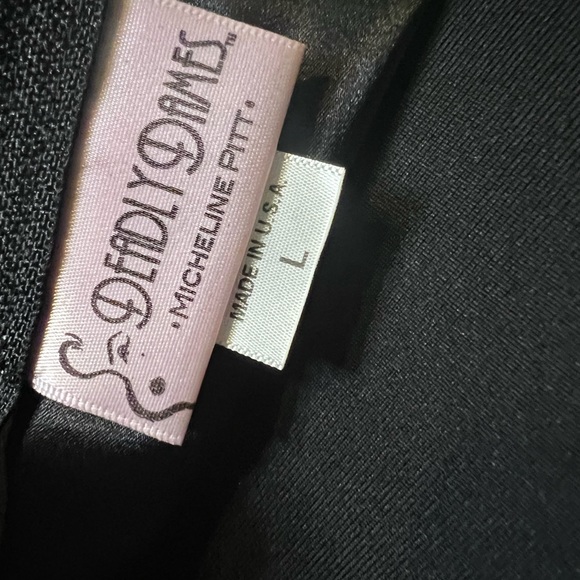 Deadly Dames Dress - Picture 2 of 3